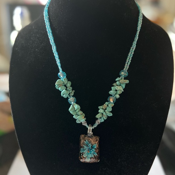 Jewelry - Blue howlite necklace with art glass pendant